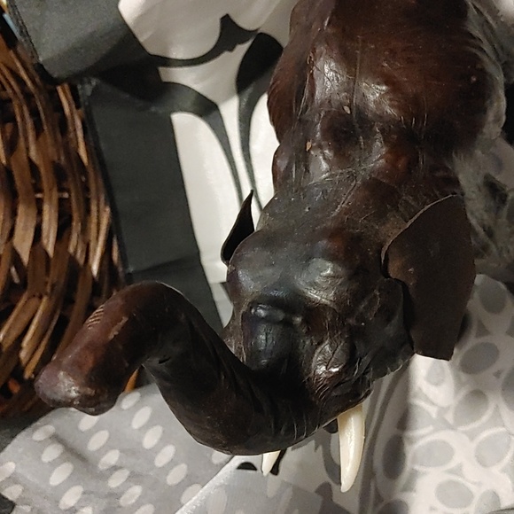 Two Elephant Figures - Picture 4 of 14